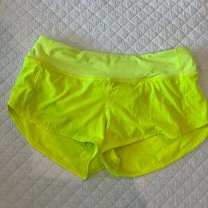 Sold Out Lululemon Highlight Yellow Speed Up Shorts (Size 6, 2.5 in, Low Rise)